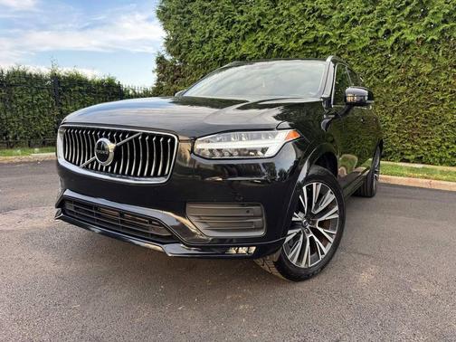 2022 Volvo XC90 T5 Momentum