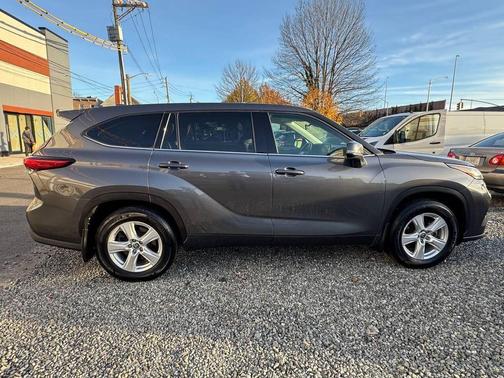 2021 Toyota Highlander LE