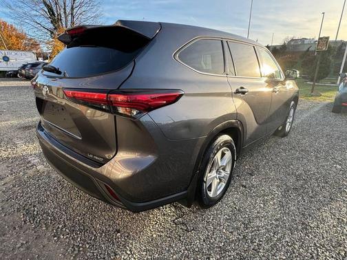2021 Toyota Highlander LE