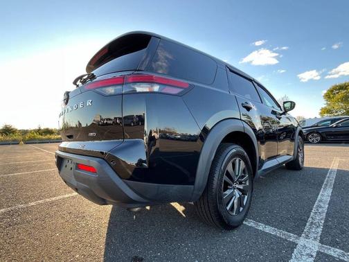 2022 Nissan Pathfinder S AWD 4dr SUV
