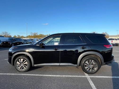 2022 Nissan Pathfinder S AWD 4dr SUV
