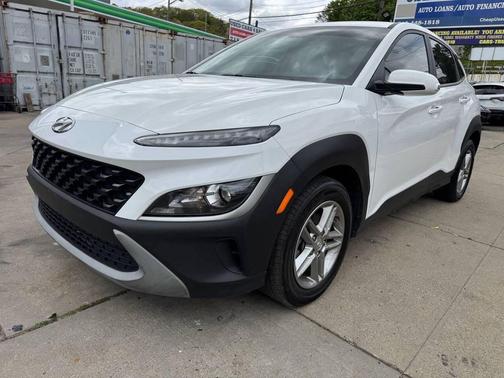 White 2023 Hyundai KONA SE 4dr Crossover SUV