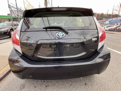 2016 Toyota Prius c Two