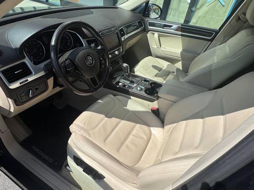 Black 2015 Volkswagen Touareg V6 Lux