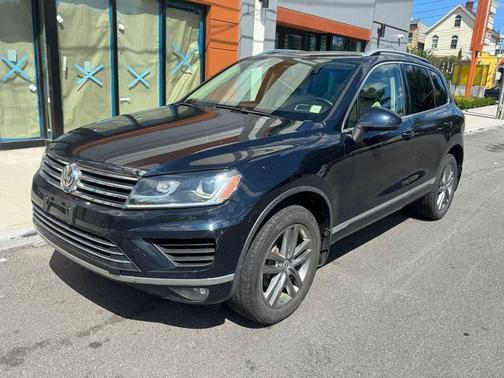 Black 2015 Volkswagen Touareg V6 Lux SUV