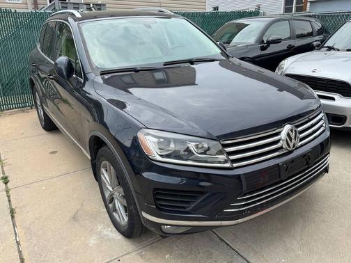 Black 2015 Volkswagen Touareg V6 Lux SUV
