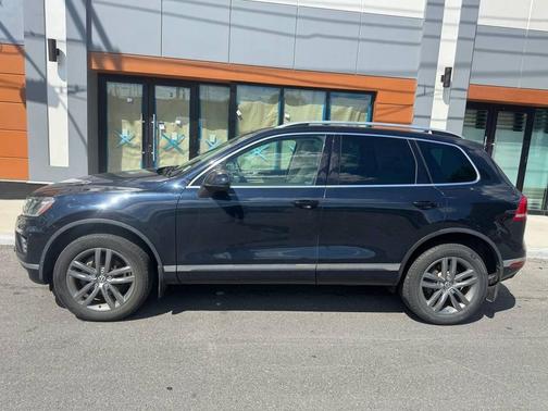 Black 2015 Volkswagen Touareg V6 Lux