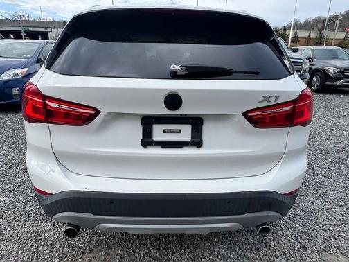 White 2018 BMW X1 sDrive28i