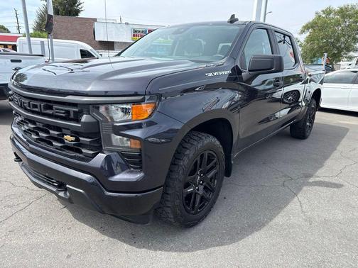 Dark Ash Metallic 2022 Chevrolet Silverado 1500 Custom
