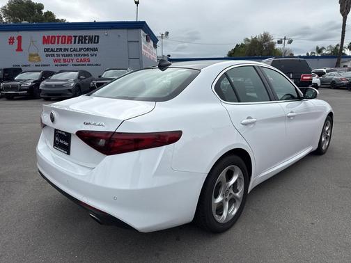 2019 Alfa Romeo Giulia Base