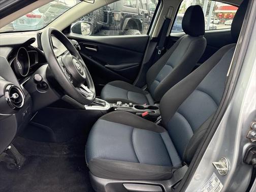 2020 Toyota Yaris Sedan LE