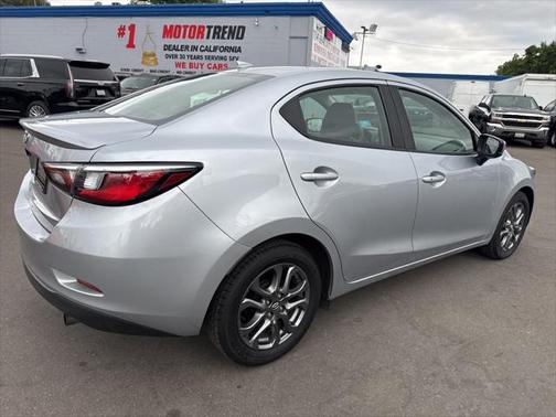2020 Toyota Yaris Sedan LE