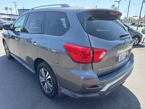 Gun Metallic 2017 Nissan Pathfinder S