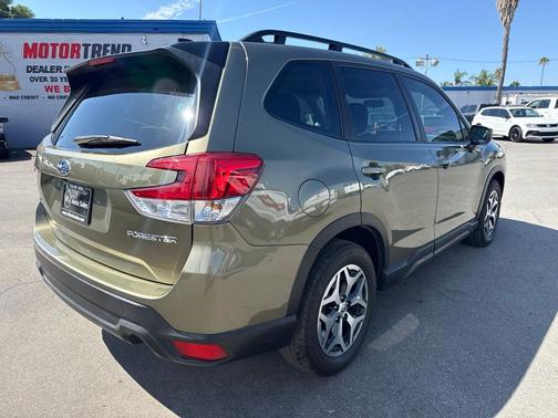 Green Metallic 2024 Subaru Forester Premium