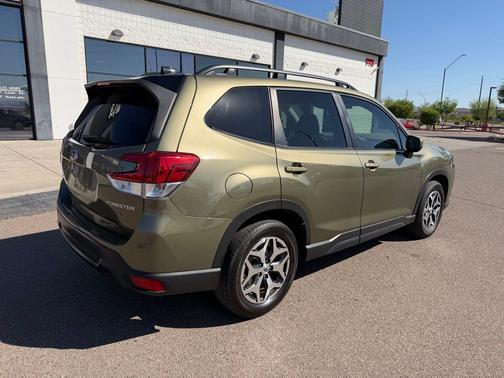 Green Metallic 2024 Subaru Forester Premium