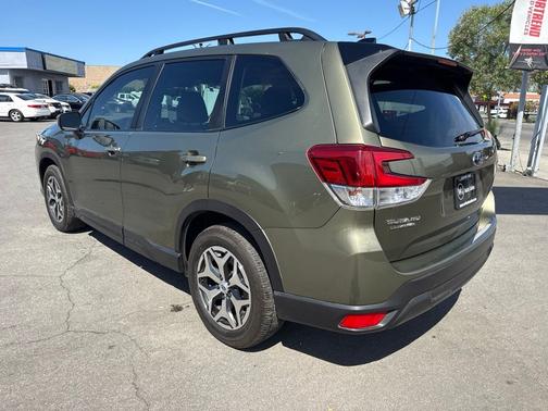 Green Metallic 2024 Subaru Forester Premium