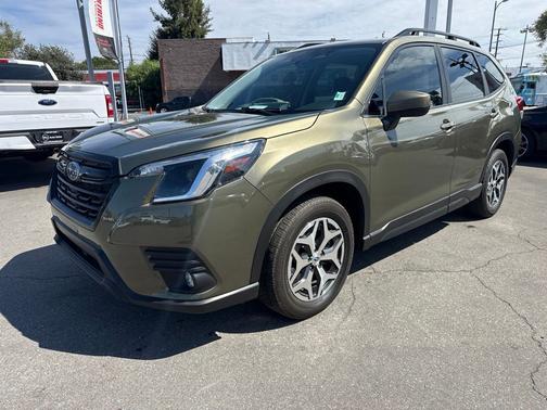 Green Metallic 2024 Subaru Forester Premium
