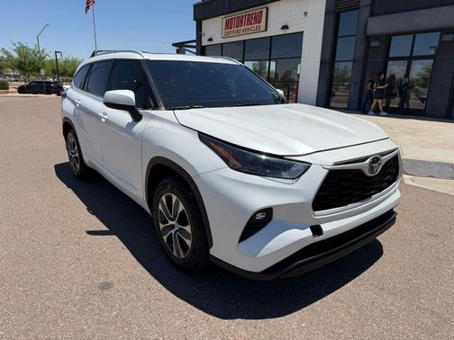 Wind Chill Pearl 2023 Toyota Highlander XLE
