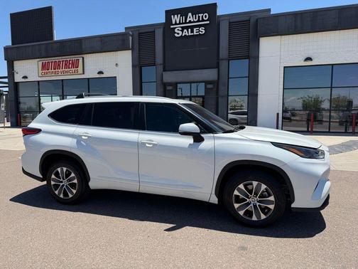 Wind Chill Pearl 2023 Toyota Highlander XLE