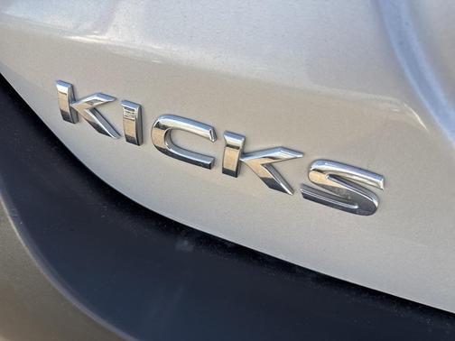 2020 Nissan Kicks S