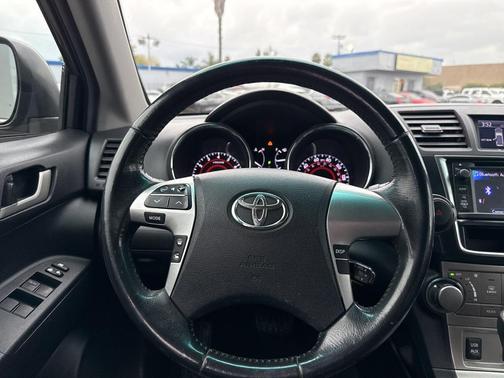 2013 Toyota Highlander SE