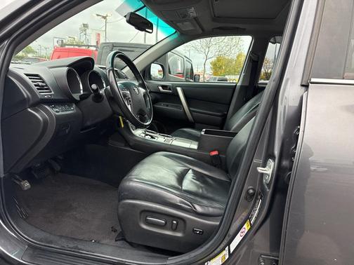 2013 Toyota Highlander SE