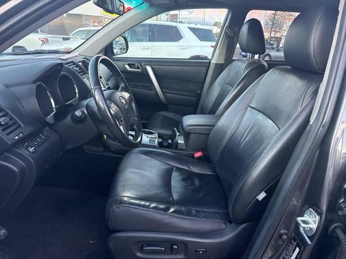 2013 Toyota Highlander SE