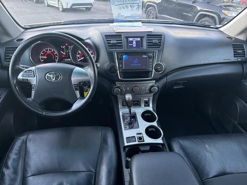 2013 Toyota Highlander SE