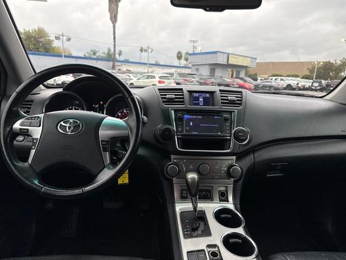 2013 Toyota Highlander SE
