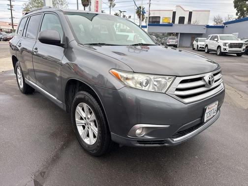 2013 Toyota Highlander SE