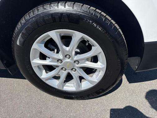 Summit White 2019 Chevrolet Equinox LS
