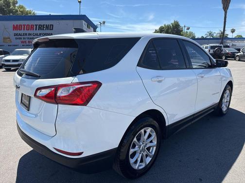 Summit White 2019 Chevrolet Equinox LS