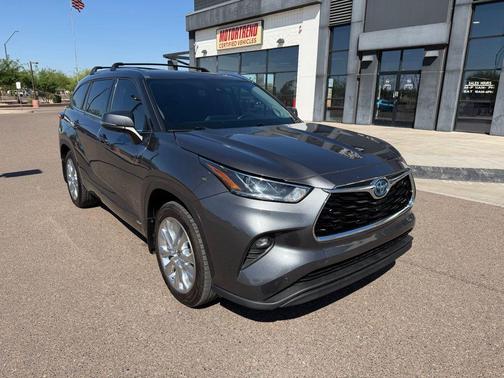 Magnetic Gray Metallic 2023 Toyota Highlander Hybrid Limited