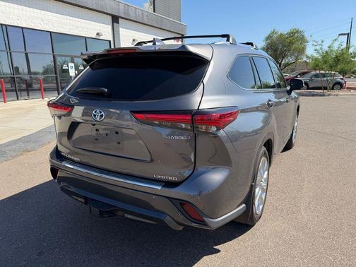 Magnetic Gray Metallic 2023 Toyota Highlander Hybrid Limited