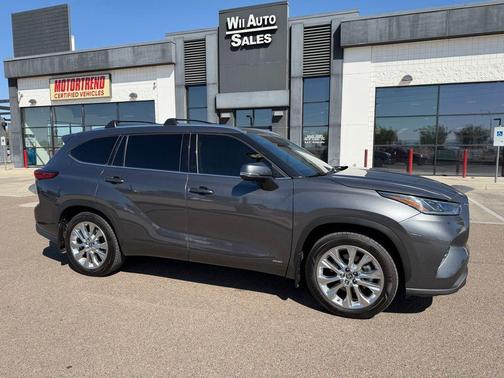 Magnetic Gray Metallic 2023 Toyota Highlander Hybrid Limited