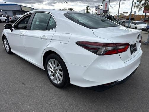 Ice Cap 2024 Toyota Camry LE