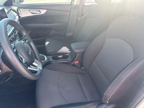 Snow White Pearl 2023 Kia Forte LXS