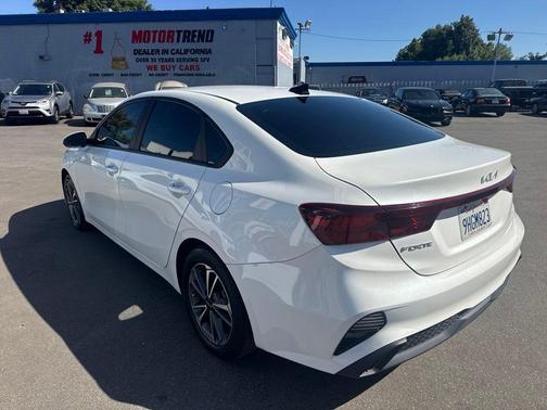 Snow White Pearl 2023 Kia Forte LXS