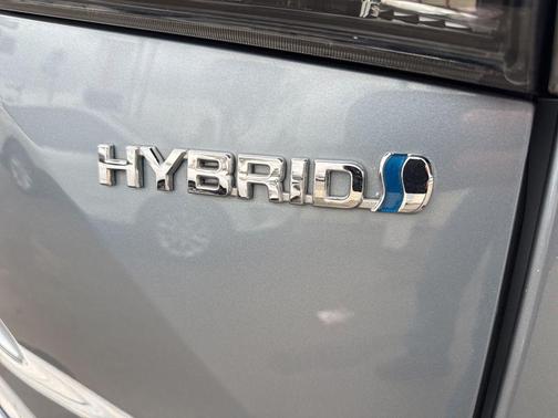 Moon Dust 2022 Toyota Highlander Hybrid Platinum