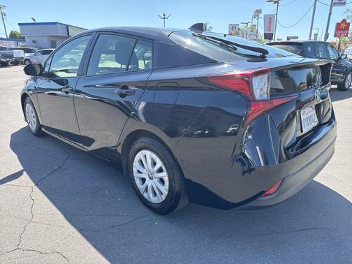 Midnight Black Metallic 2022 Toyota Prius LE