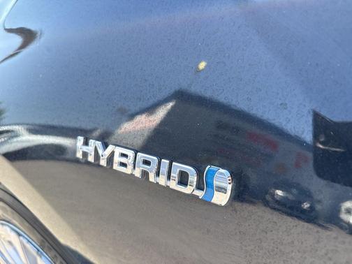 Midnight Black Metallic 2022 Toyota Prius LE