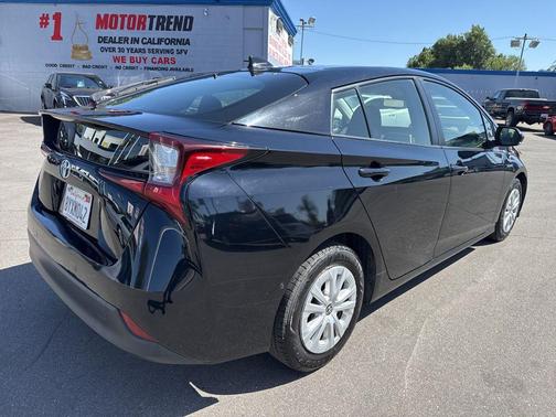 Midnight Black Metallic 2022 Toyota Prius LE
