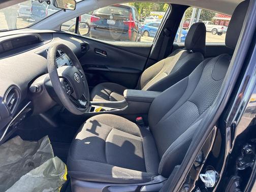 Midnight Black Metallic 2022 Toyota Prius LE