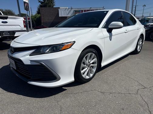 White 2022 Toyota Camry LE