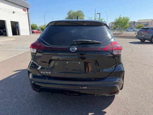Super Black 2022 Nissan Kicks S