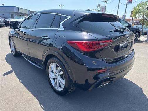 2018 INFINITI QX30 Luxury