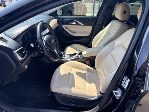 2018 INFINITI QX30 Luxury