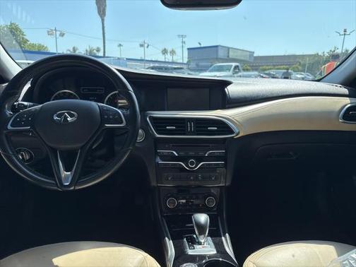 2018 INFINITI QX30 Luxury