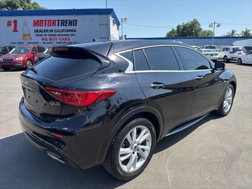 2018 INFINITI QX30 Luxury
