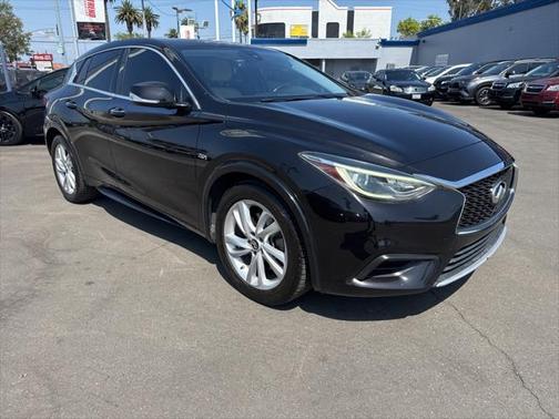 2018 INFINITI QX30 Luxury